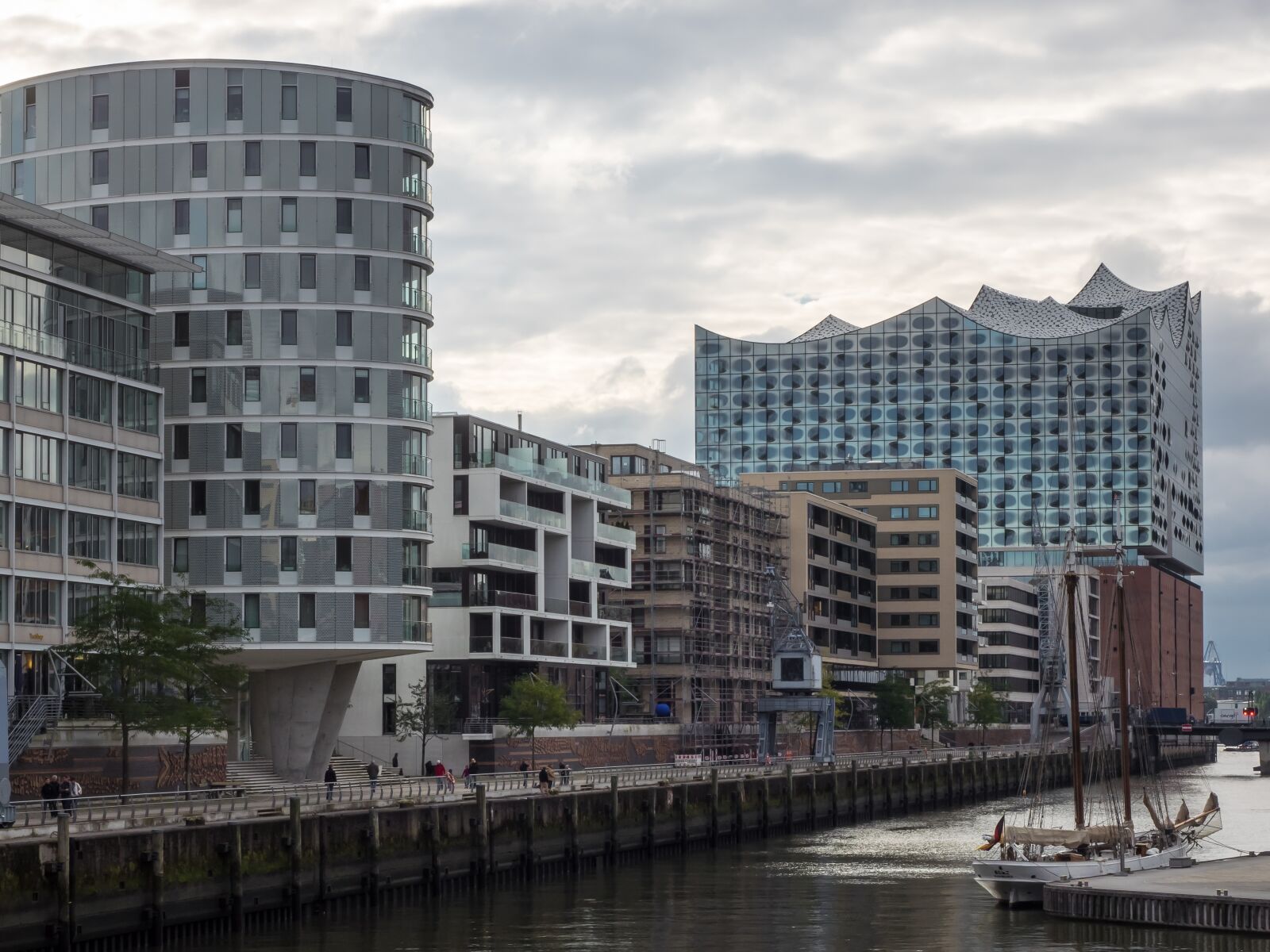 Olympus OM-D E-M1 + Olympus M.Zuiko Digital ED 12-40mm F2.8 Pro sample photo. Elbe philharmonic hall, hamburg photography