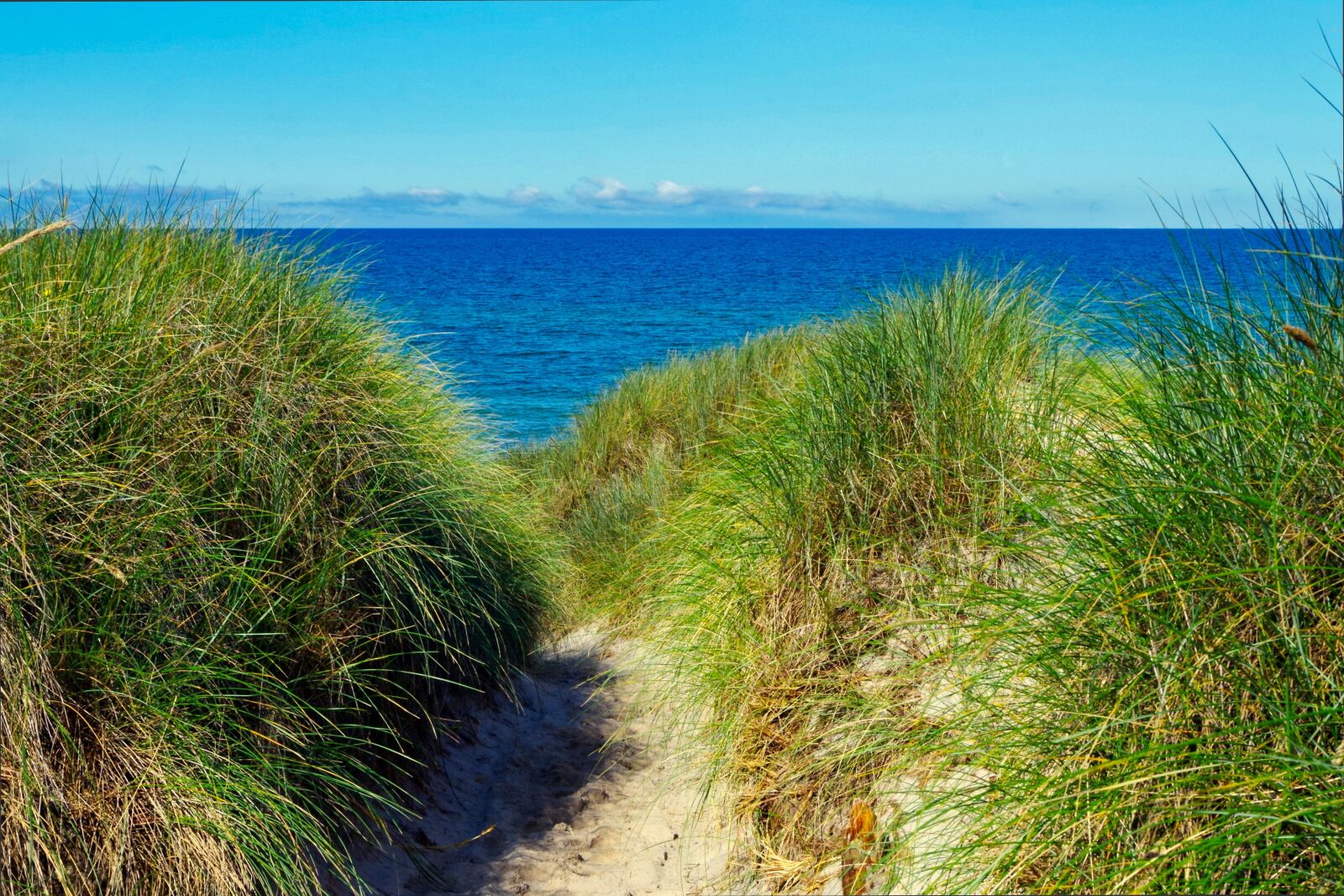 Pentax K-30 sample photo. Horizon, sea, bank photography