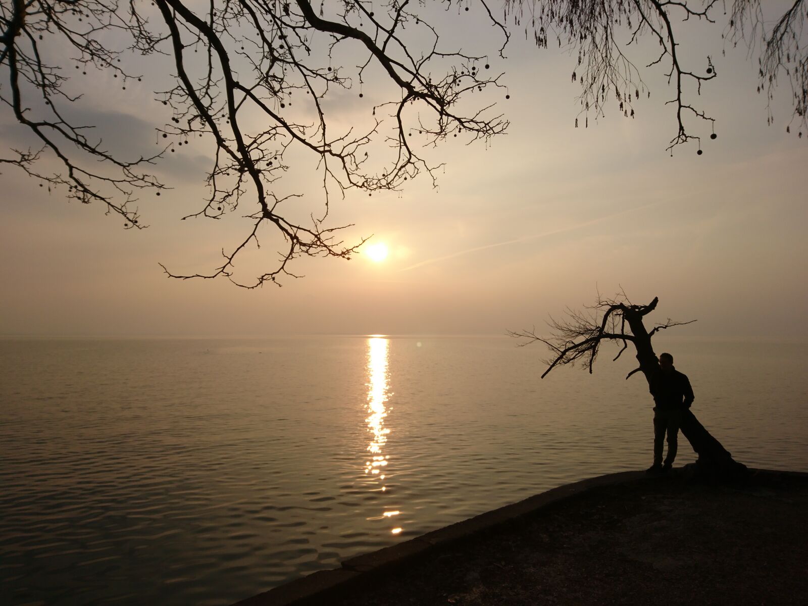 Sony Xperia X Compact sample photo. Lake, sunset, sun photography