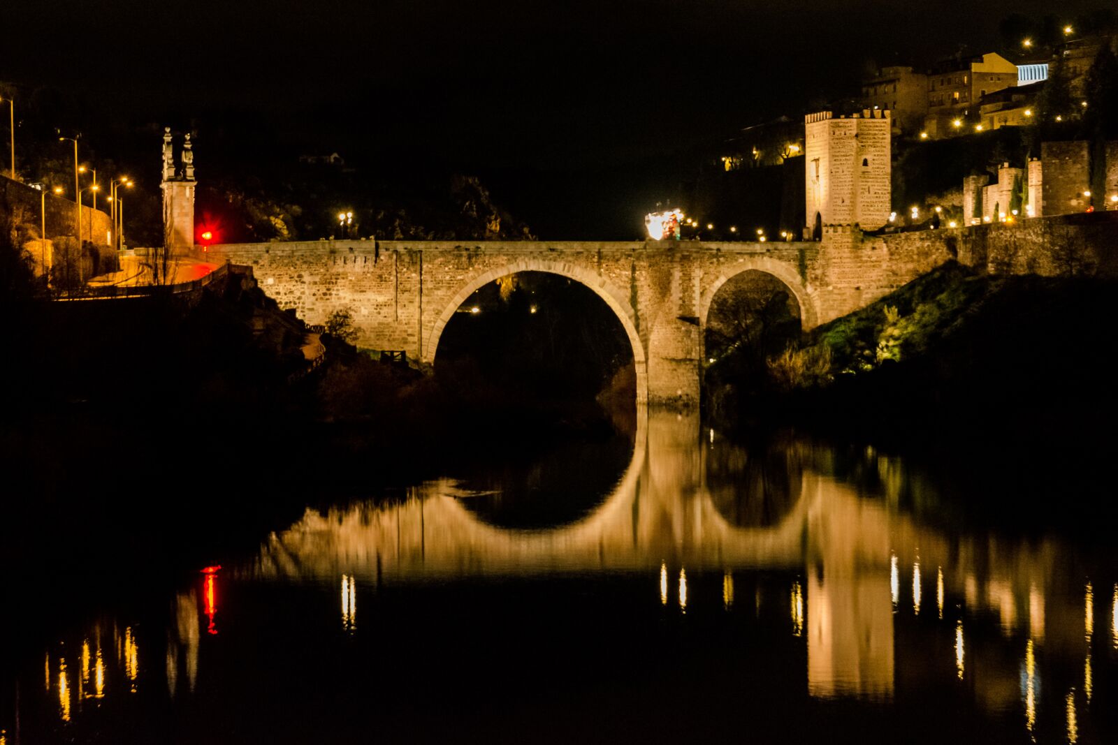 Nikon D7100 sample photo. Toledo, highlights, bridge photography