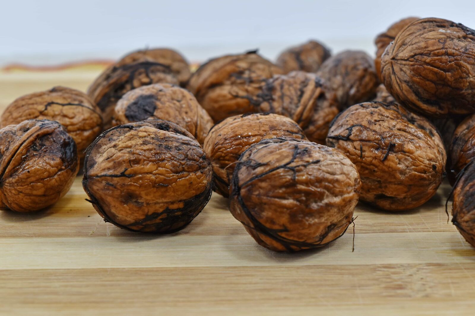 Nikon D5500 sample photo. Walnut, brown, button, delicious photography