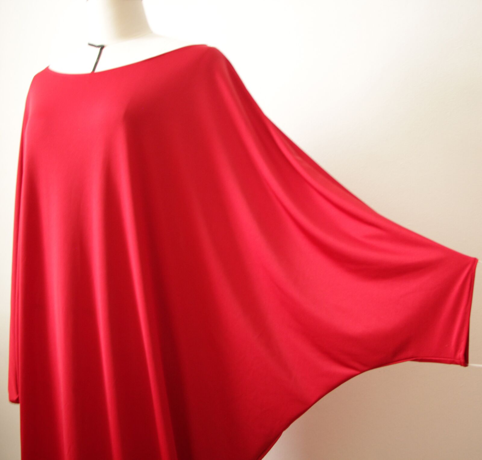 Canon EOS 600D (Rebel EOS T3i / EOS Kiss X5) sample photo. Dress, couture, red photography