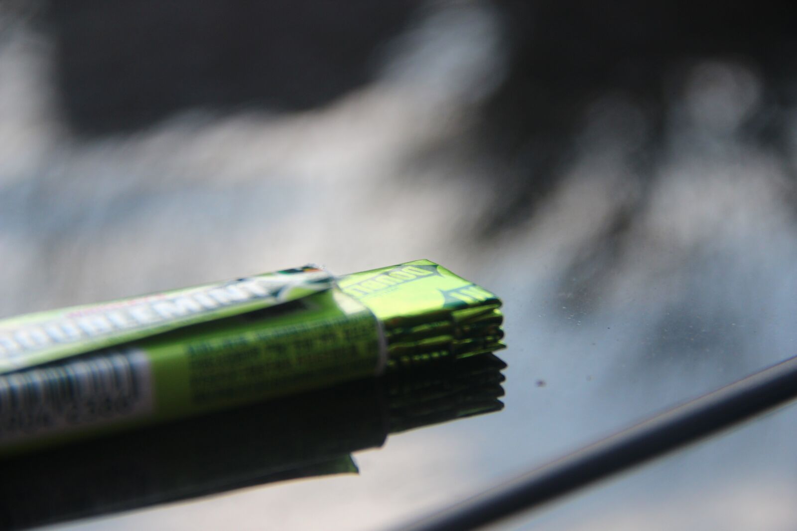 Canon EOS 600D (Rebel EOS T3i / EOS Kiss X5) sample photo. Fresh, green, chewing gum photography