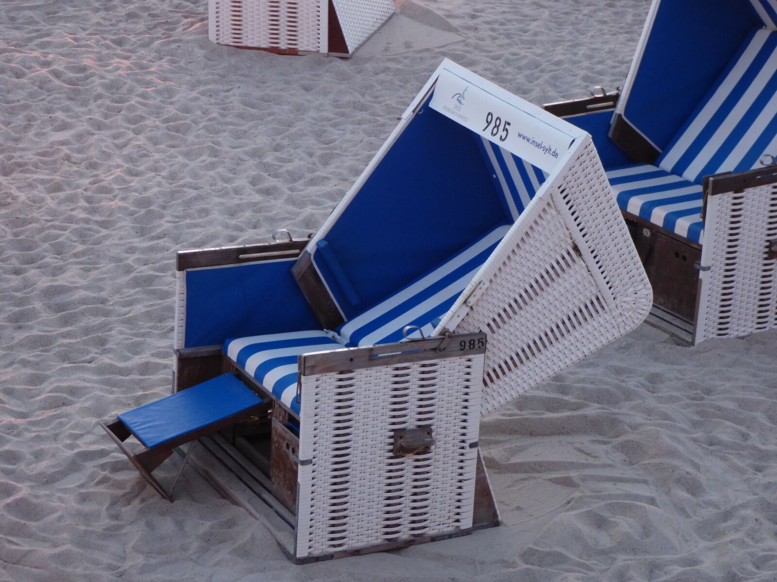 Panasonic DMC-FZ72 sample photo. Beach chair, sand, sylt photography