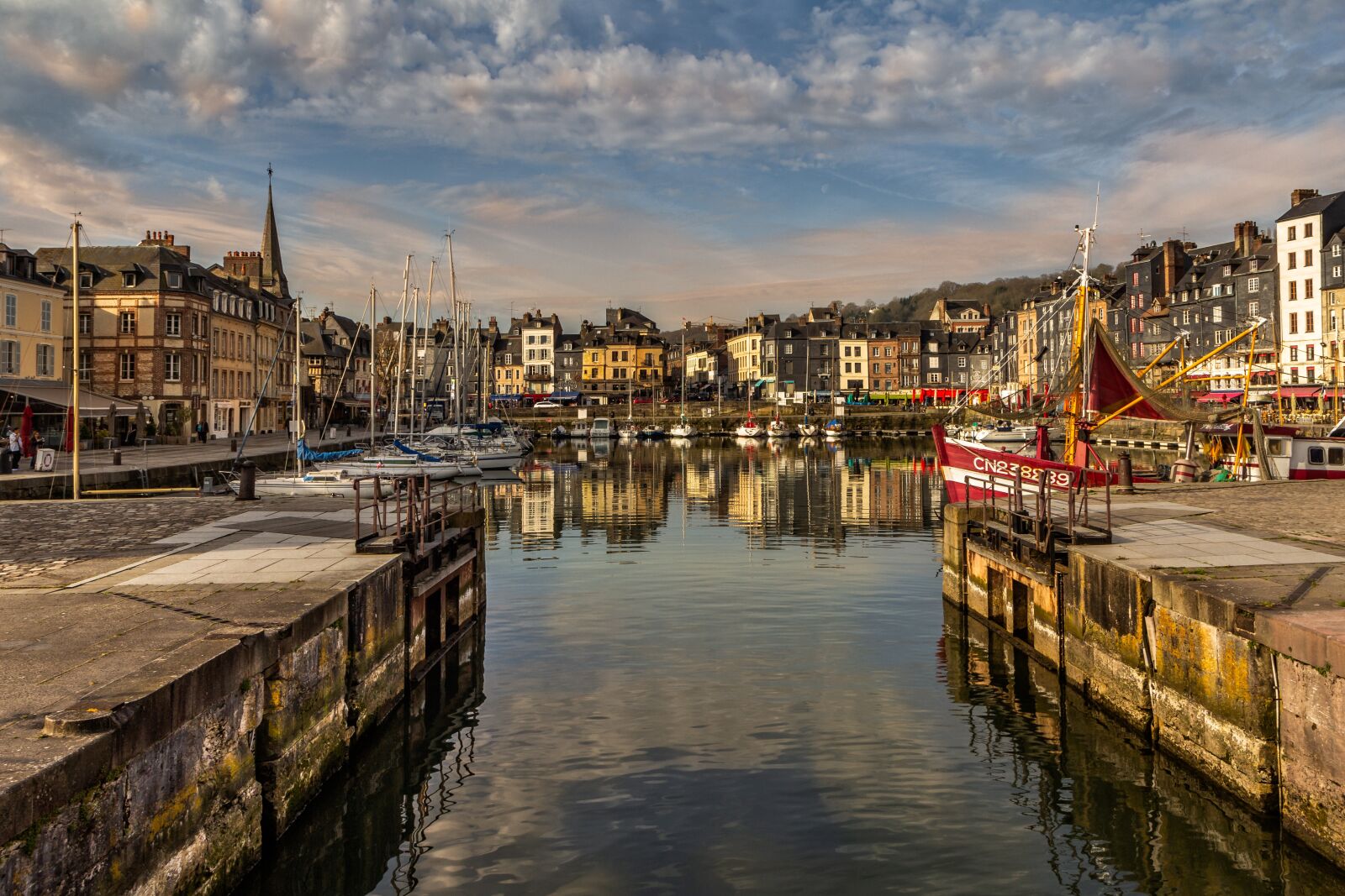 Canon EOS 60D sample photo. Honfleur, perspective, clouds photography