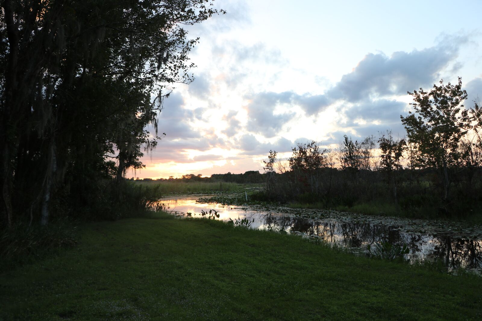 Canon EF-S 18-135mm F3.5-5.6 IS USM sample photo. Sunset, clouds, dusk photography