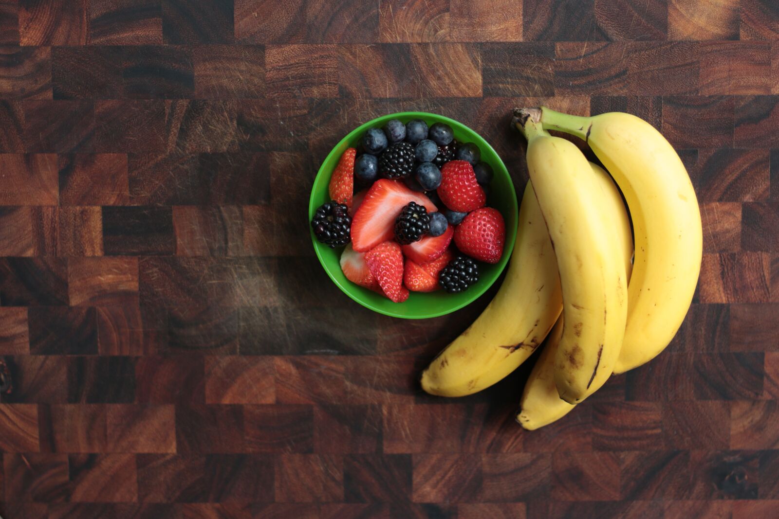 Canon EOS 70D + Canon EF 50mm F1.8 II sample photo. Fruit, food, berries photography