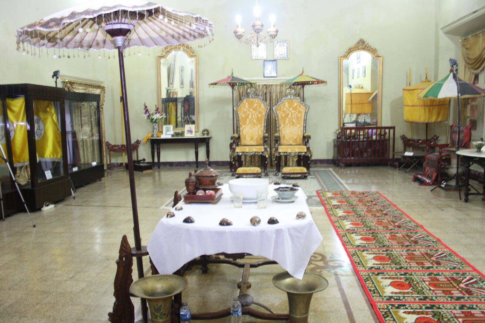 Canon EF-S 18-55mm F3.5-5.6 II sample photo. Palace, religious photography