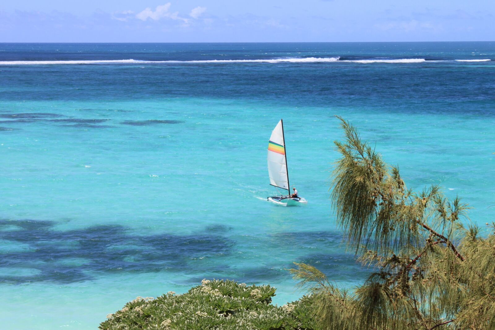 Canon EOS 500D (EOS Rebel T1i / EOS Kiss X3) sample photo. Sailing boat, boat, coast photography