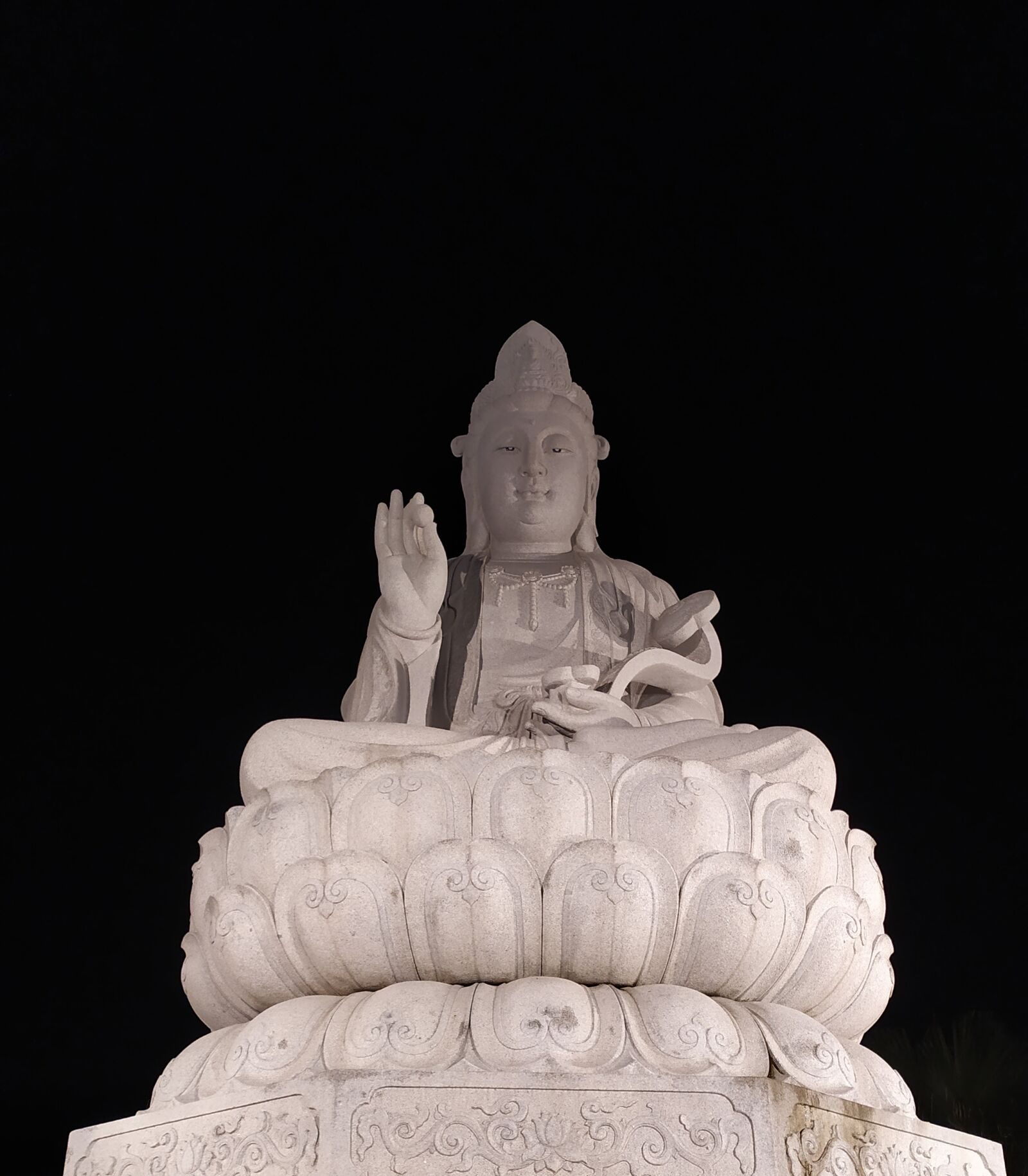 Xiaomi Redmi Note 7 sample photo. Bodhisattva, buddha, buddhism photography