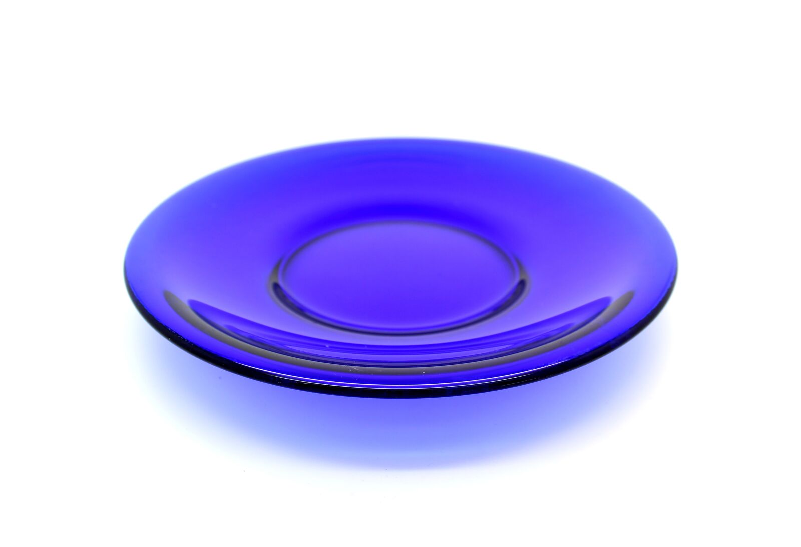 Canon EOS 600D (Rebel EOS T3i / EOS Kiss X5) sample photo. Plate, blue, finnish photography