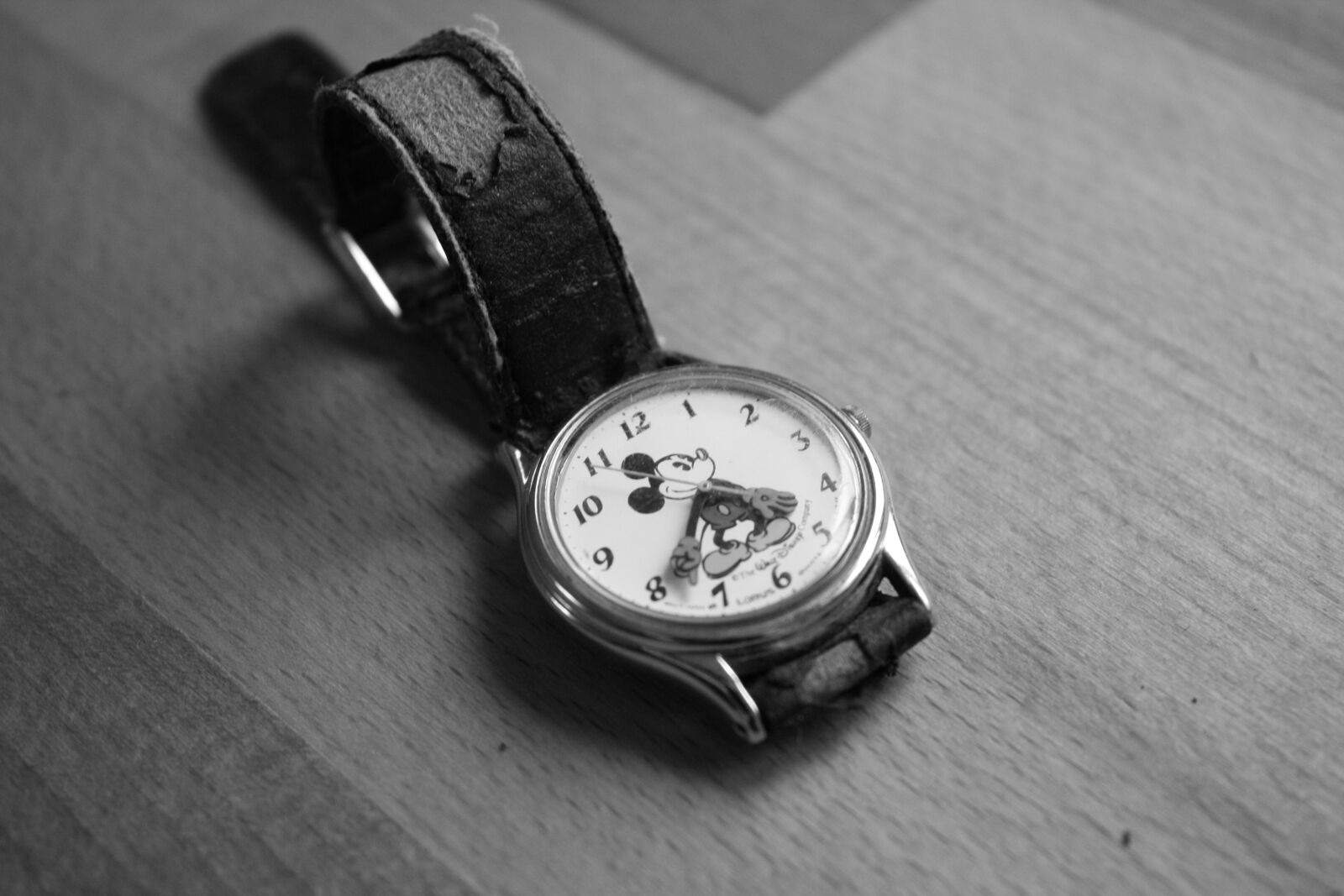 Canon EOS 450D (EOS Rebel XSi / EOS Kiss X2) sample photo. Clock, walt, disney, wristwatch photography