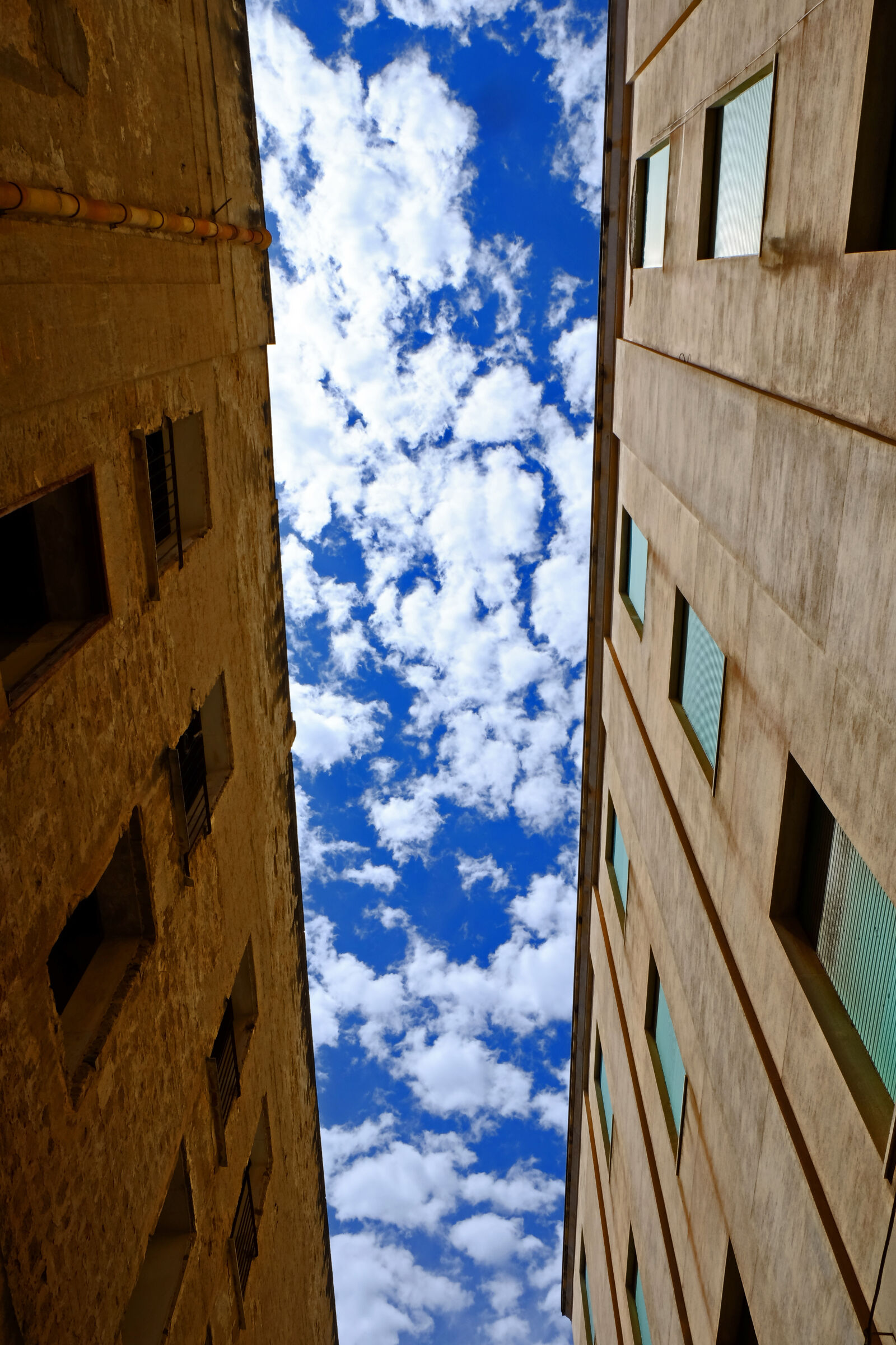 Fujifilm X-E2 sample photo. Clouds, buildings, blue, sky photography