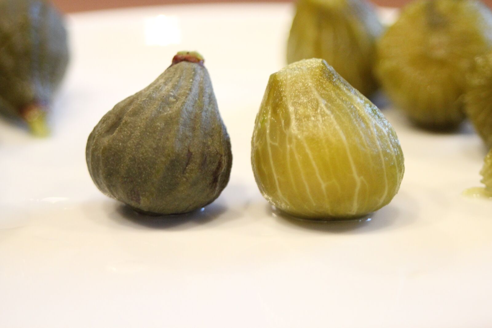 Canon EOS 600D (Rebel EOS T3i / EOS Kiss X5) + Canon EF 28-80mm f/3.5-5.6 sample photo. Unripe figs, harvest, green photography