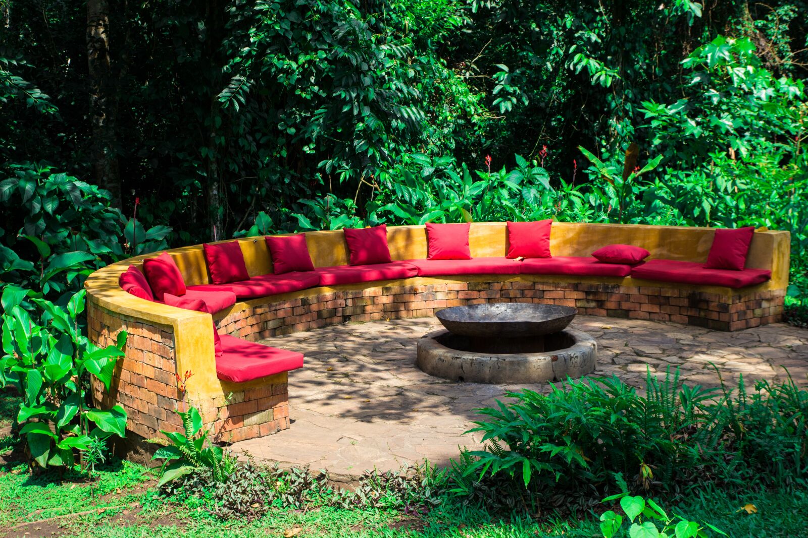 Canon EOS 600D (Rebel EOS T3i / EOS Kiss X5) sample photo. Campfire, seat, red photography