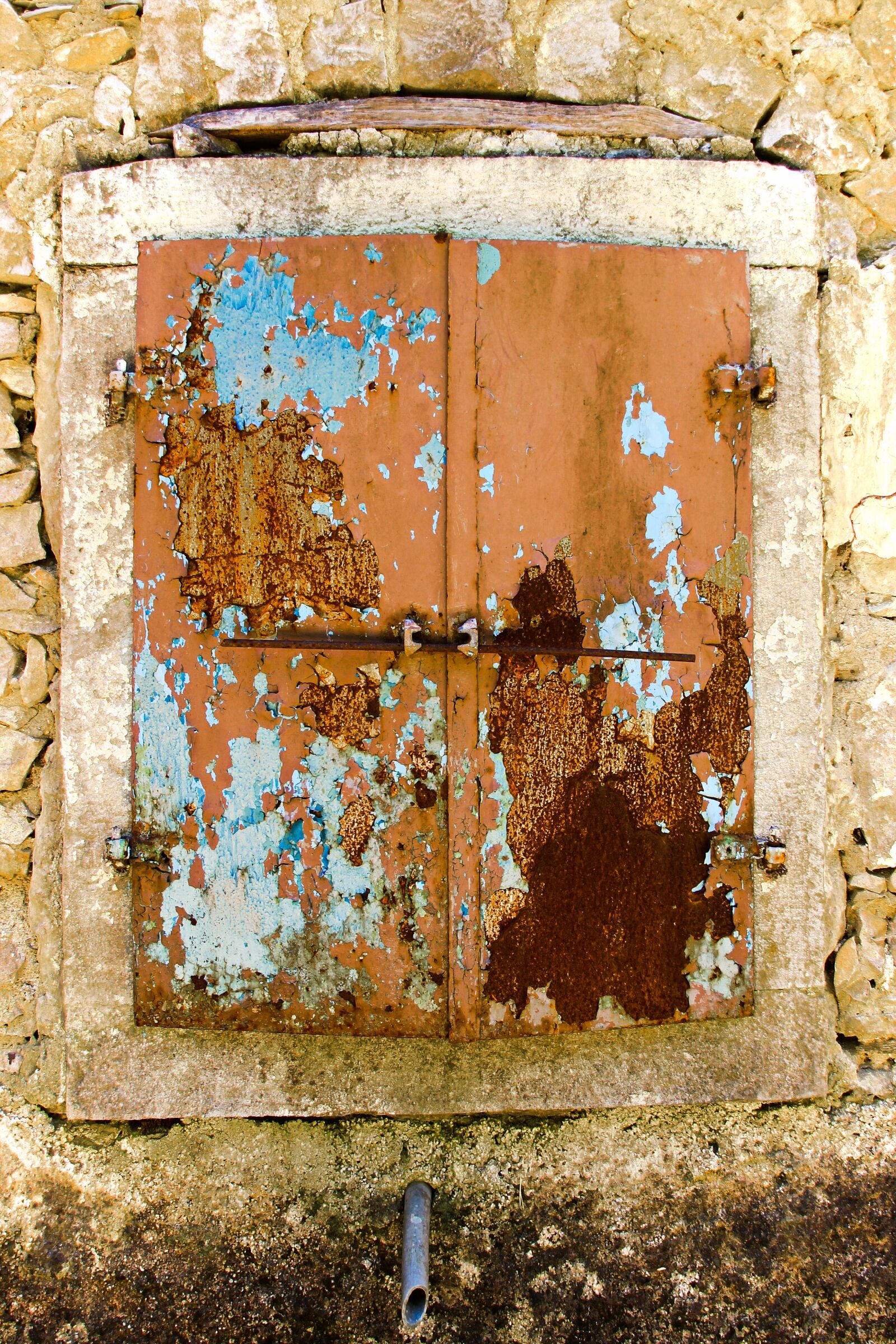 Canon EOS 600D (Rebel EOS T3i / EOS Kiss X5) sample photo. Old, wall, architecture photography