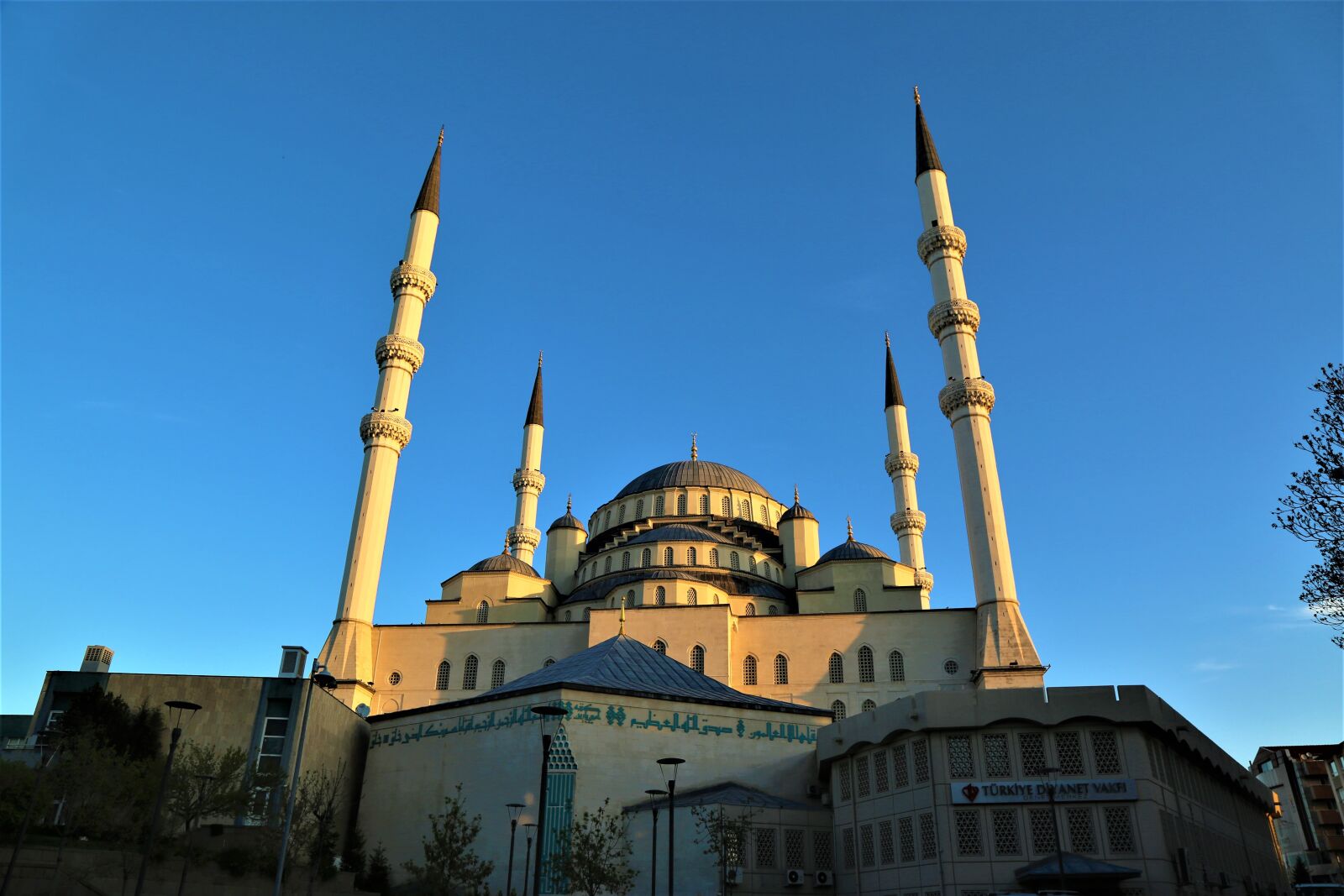 Canon EF 24-105mm F4L IS USM sample photo. Minaret, architecture, religion photography