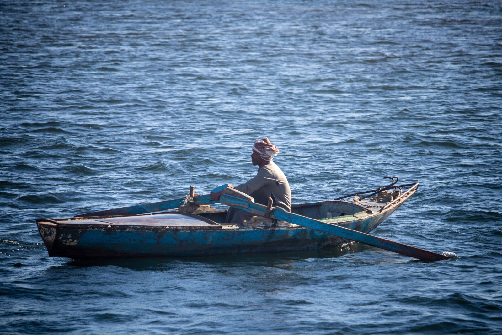 Canon EOS 200D (EOS Rebel SL2 / EOS Kiss X9) sample photo. Nile, boat, rowing photography
