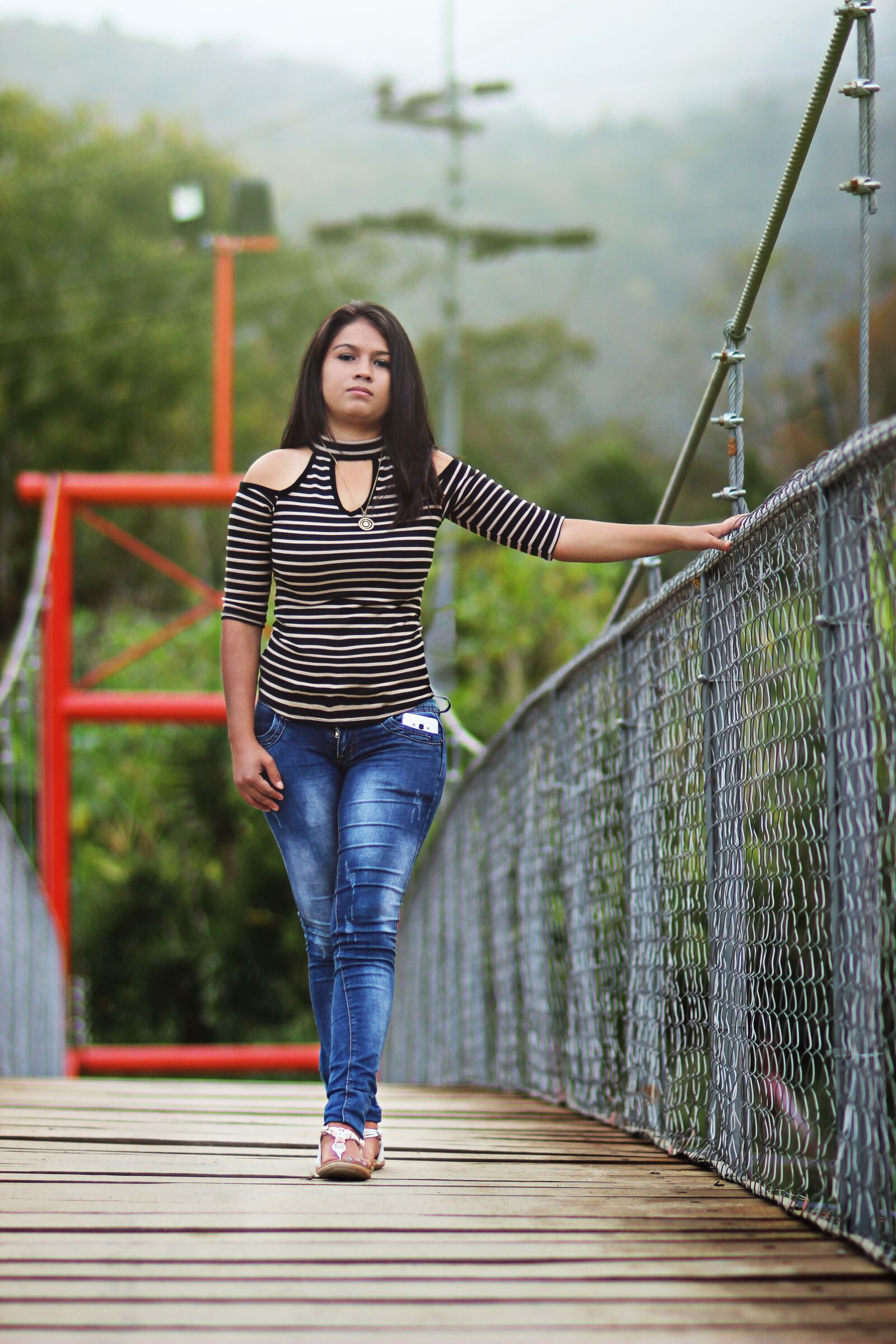 Canon YN85mm f/1.8 DCM sample photo. Women, bridge, girl photography