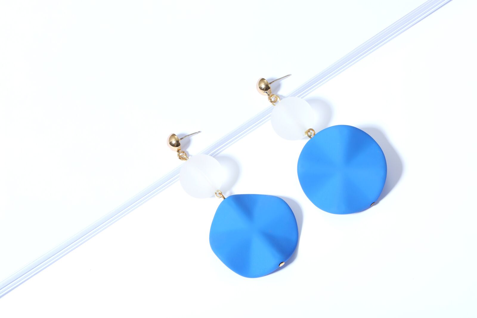 Canon EF 100mm F2.8L Macro IS USM sample photo. Earrings, white, fashion jewelry photography