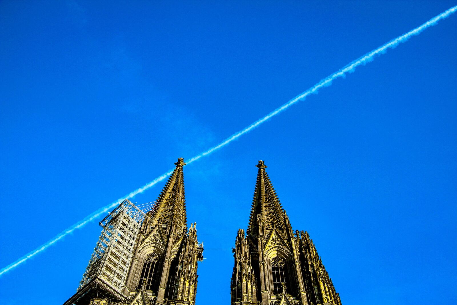 Canon EOS 7D + Canon EF-S 18-135mm F3.5-5.6 IS STM sample photo. Aircraft, cathedral, germany photography