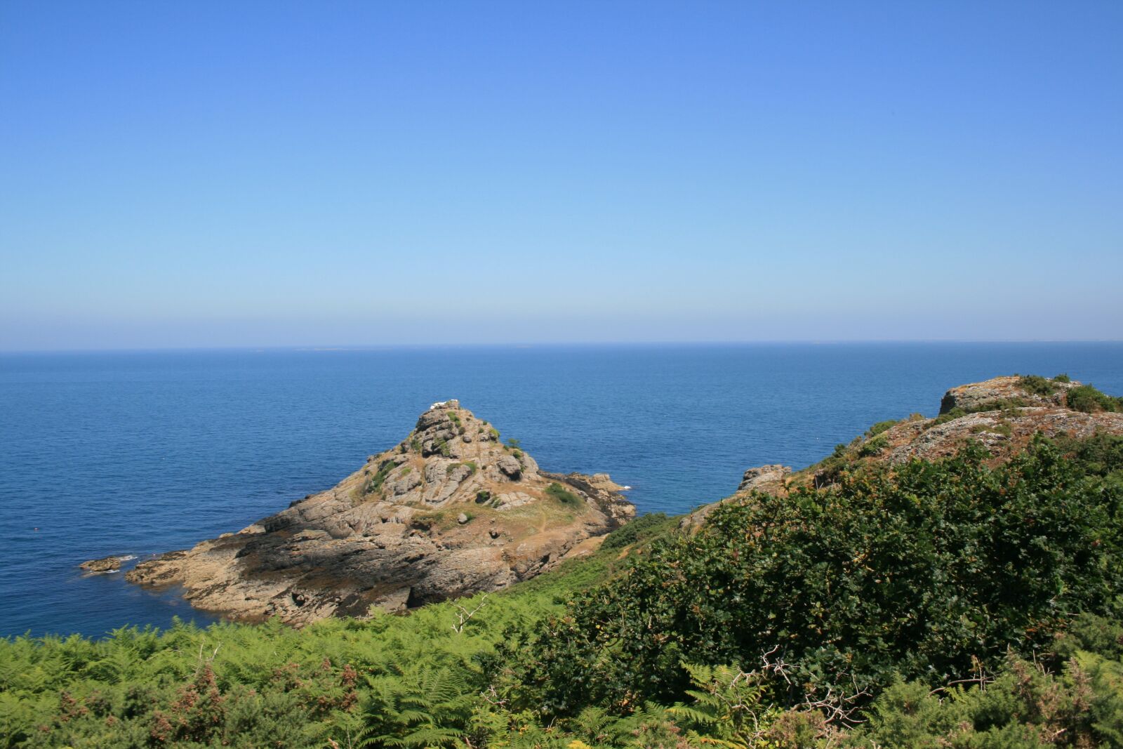 Canon EOS 400D (EOS Digital Rebel XTi / EOS Kiss Digital X) sample photo. Jersey, jersey island, viewpoint photography