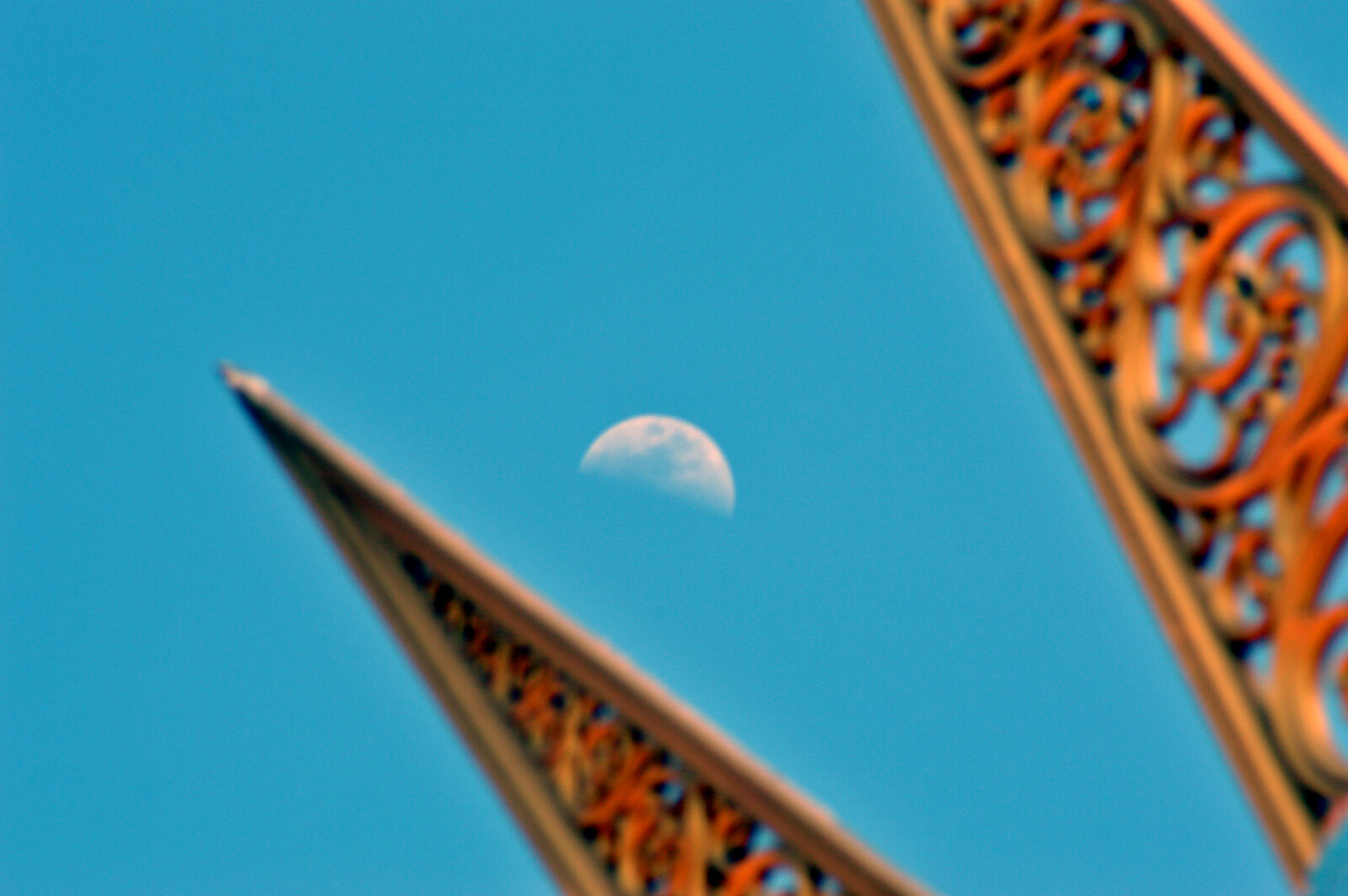 Nikon D3200 sample photo. Crescent, moon photography