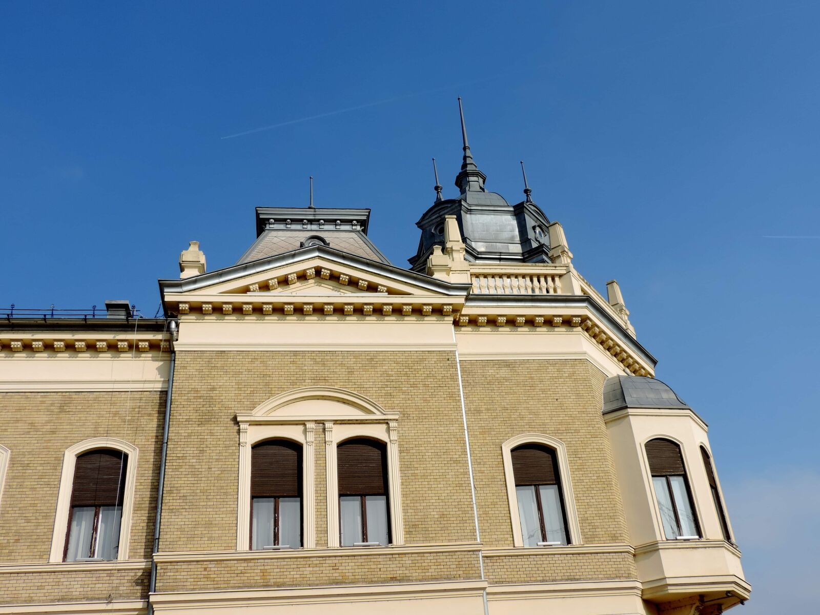 Nikon Coolpix P520 sample photo. Rooftop, roof, religion, architecture photography
