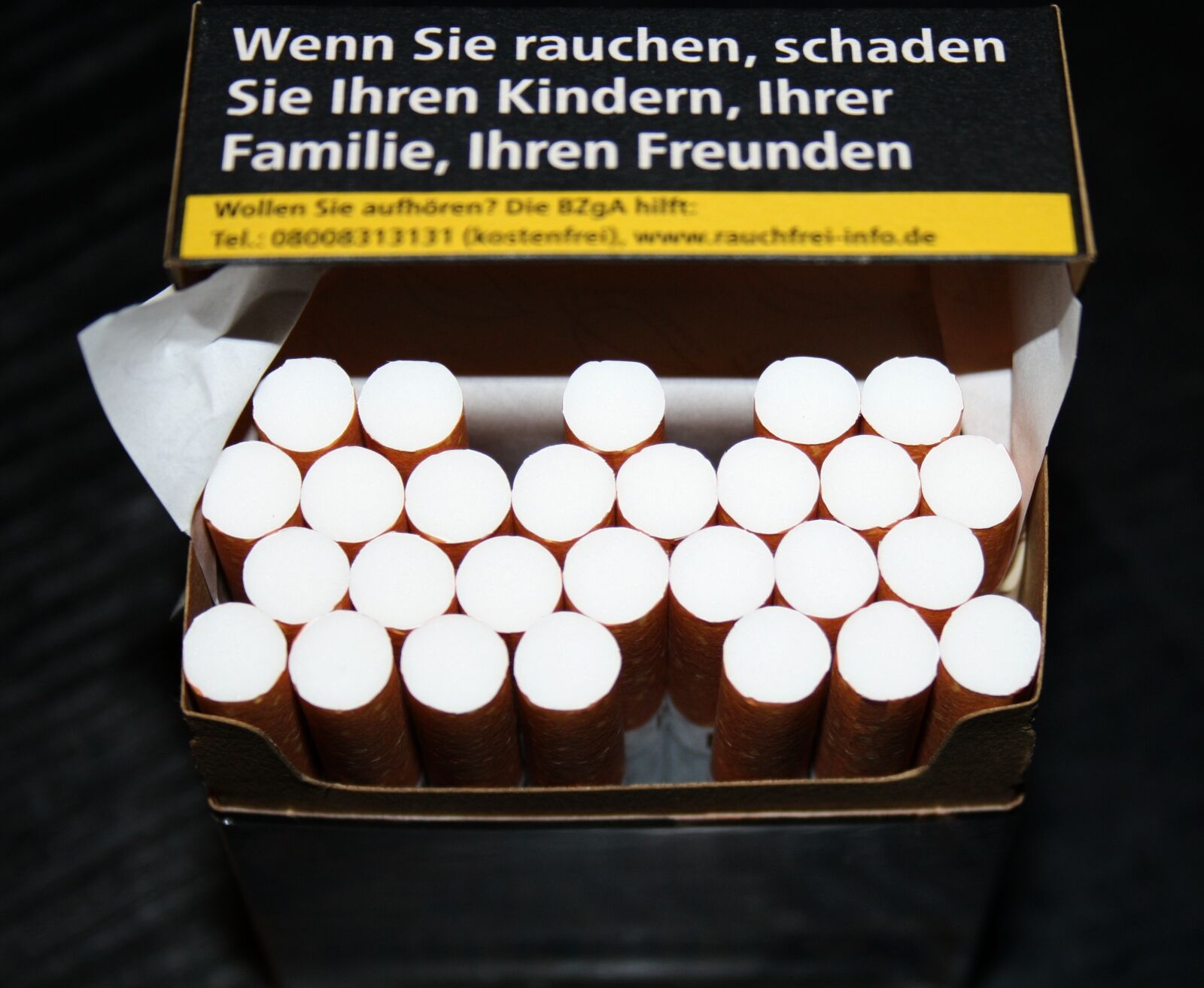 Canon EOS 1000D (EOS Digital Rebel XS / EOS Kiss F) sample photo. Cigarettes, cigarette box, smoking photography
