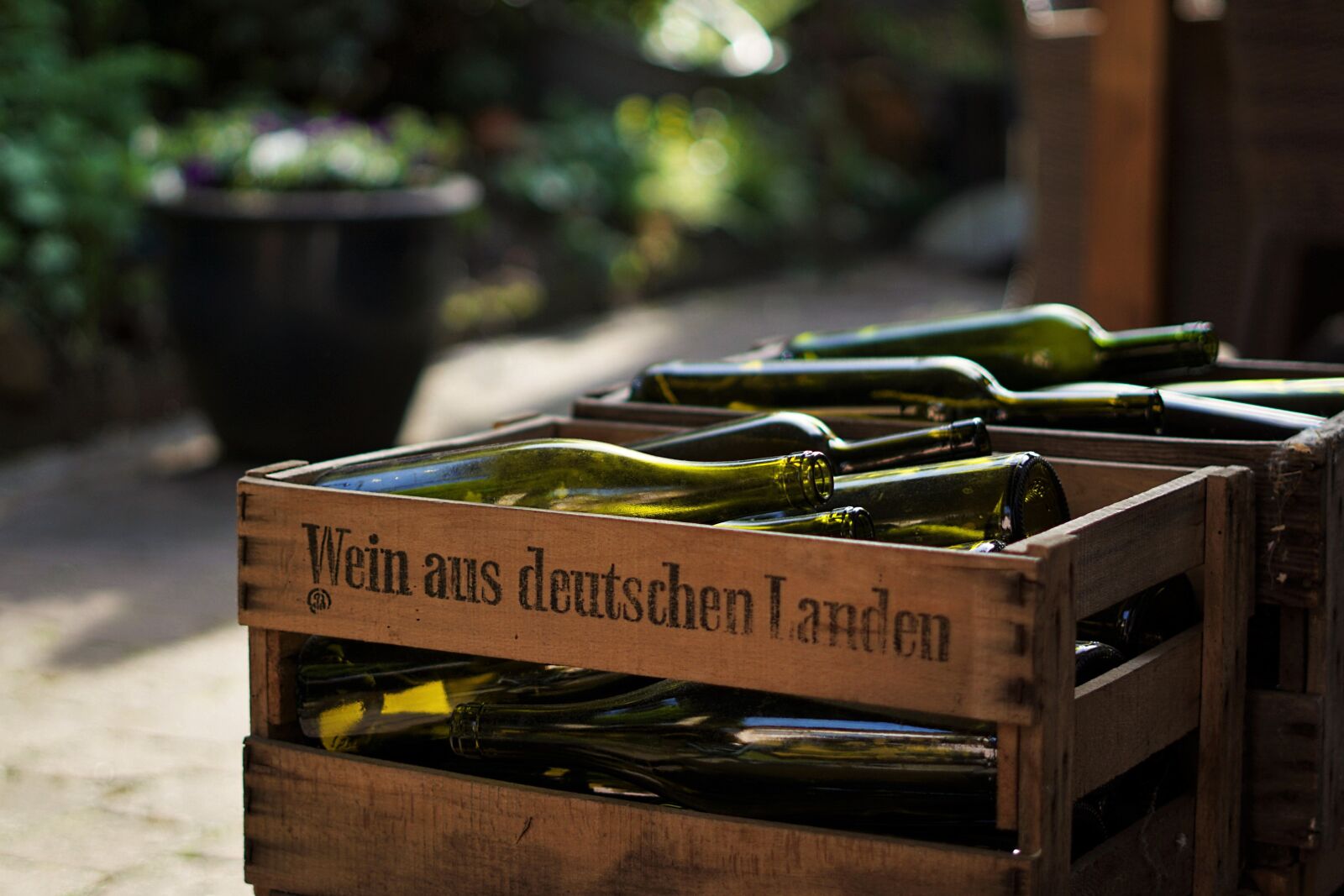 Sony a6000 sample photo. Wood, wine box, wine photography