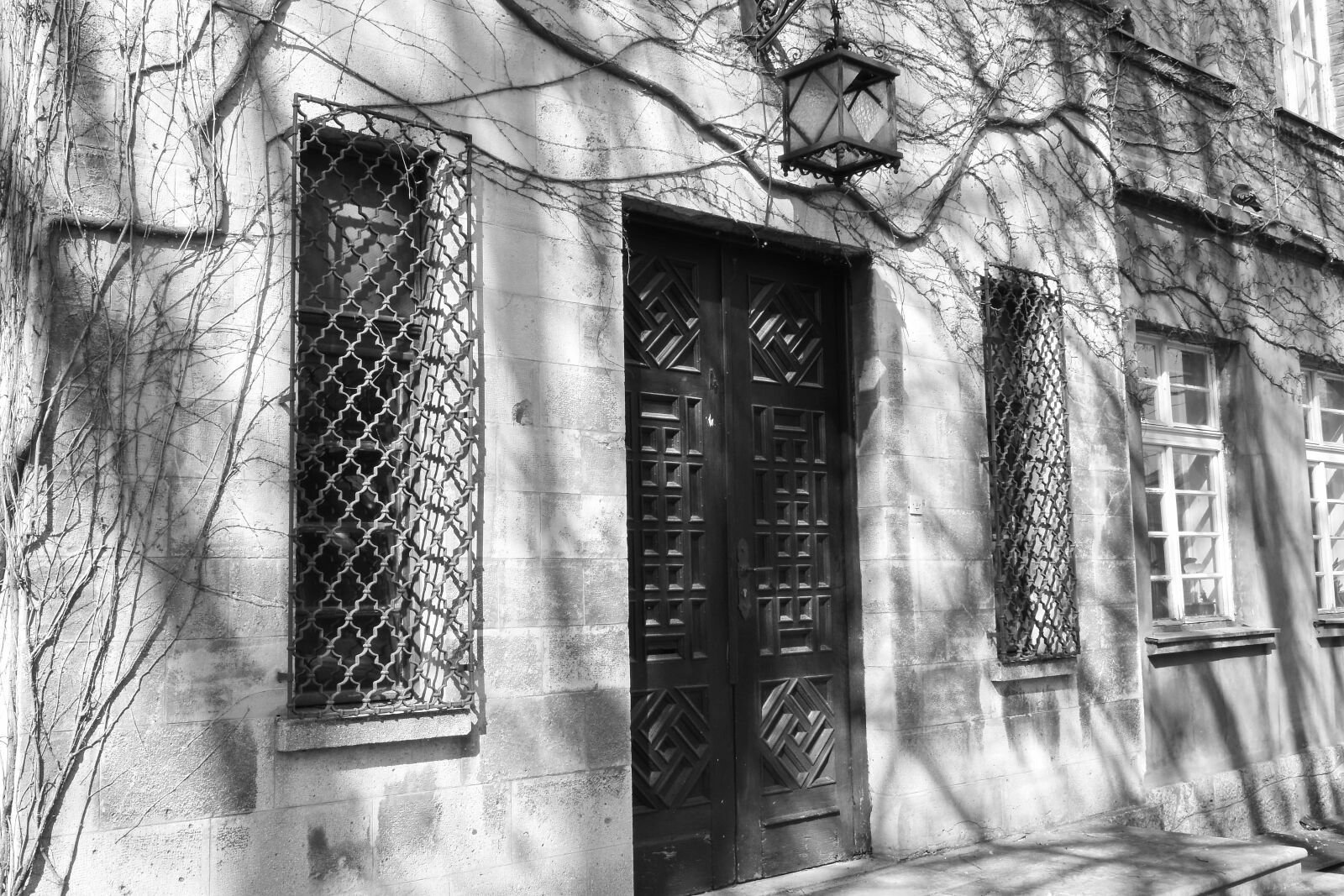 Nikon D5500 sample photo. Black and white, facade photography
