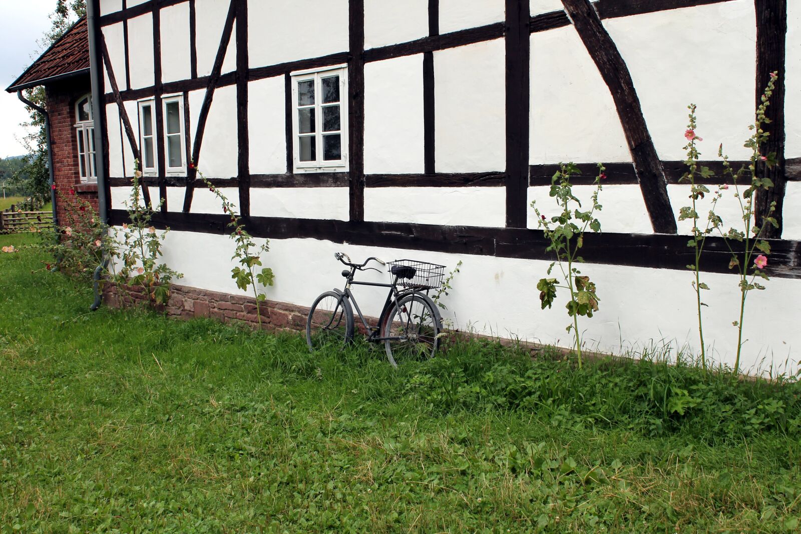 Canon EOS 1100D (EOS Rebel T3 / EOS Kiss X50) sample photo. Fachwerkhaus, bike, village photography
