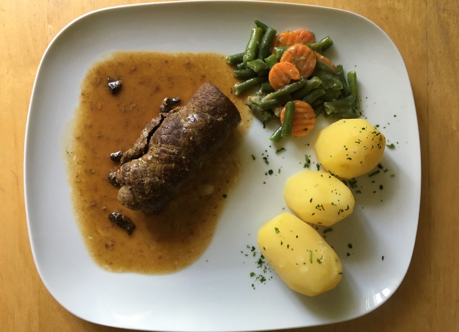 Apple iPhone 6s sample photo. Roulades, beef, irish potatoes photography