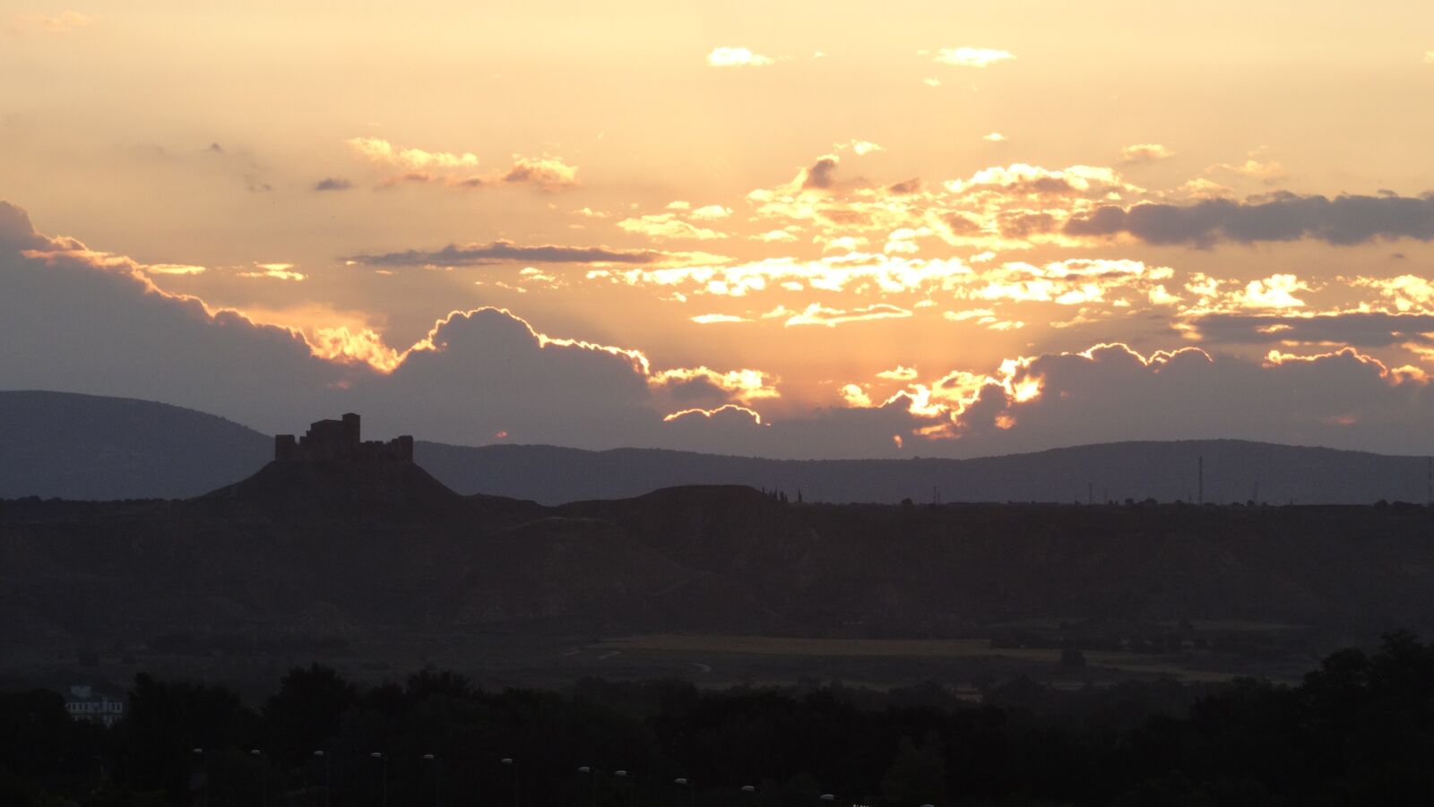 Sony Cyber-shot DSC-HX300 sample photo. Dawn, montearagón, castle photography
