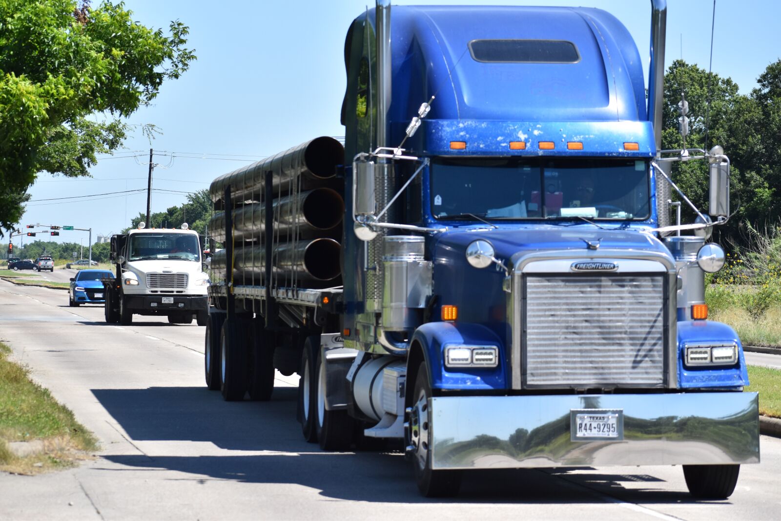 Nikon D3500 sample photo. Truck, 18 wheeler, plumbing photography