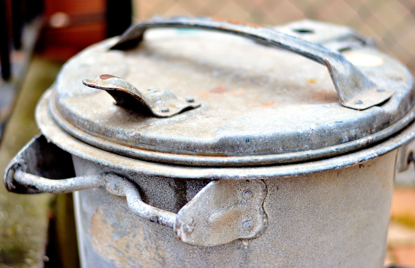 Nikon D5200 sample photo. Dustbin, garbage can, household photography