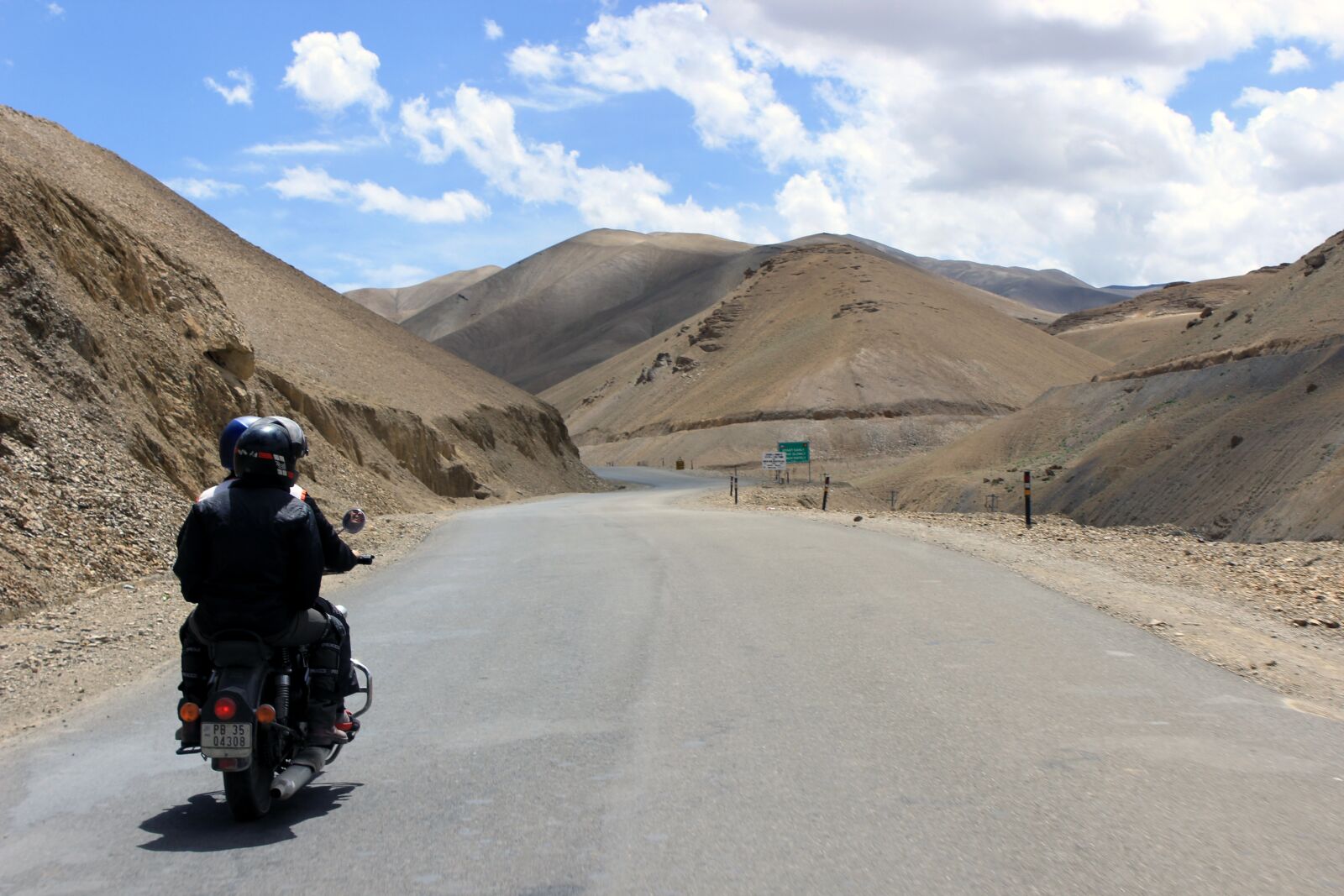 Canon EOS 600D (Rebel EOS T3i / EOS Kiss X5) sample photo. Mountain, road, adventure photography