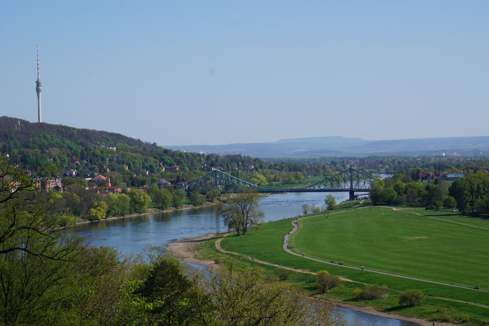 Sony E 55-210mm F4.5-6.3 OSS sample photo. Dresden, blue wonder, water photography