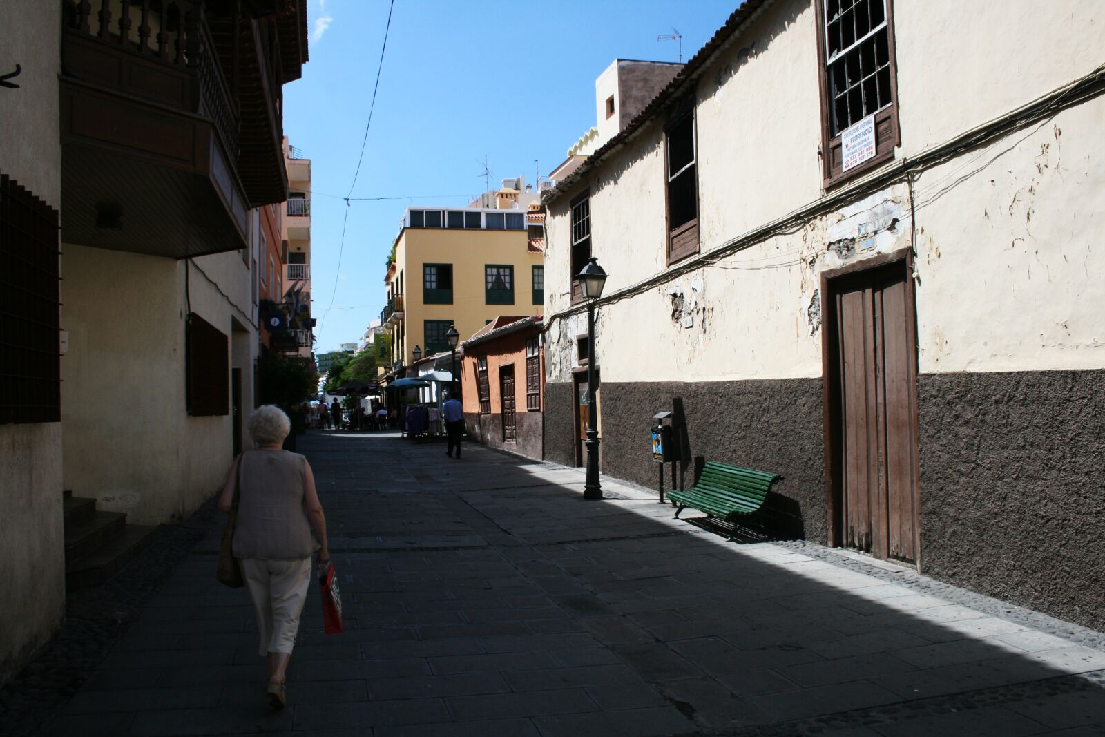 Canon EOS 400D (EOS Digital Rebel XTi / EOS Kiss Digital X) sample photo. La laguna, tenerife, city photography