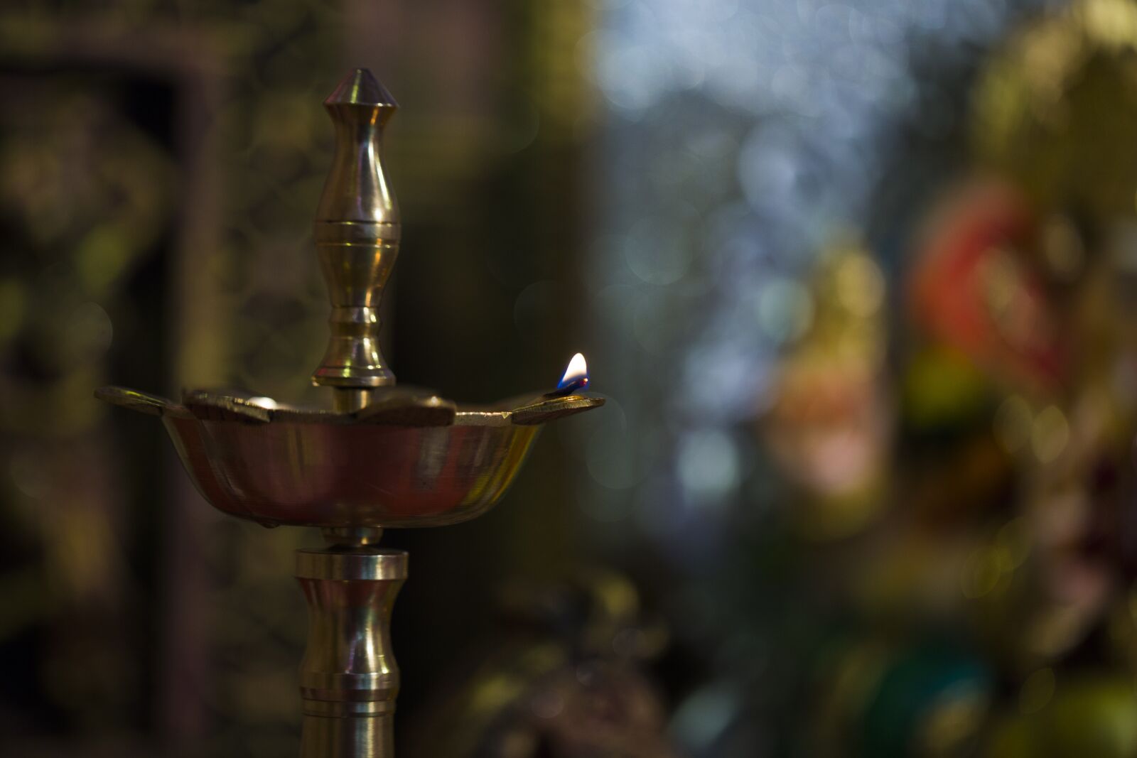 Canon EF 100mm F2.8L Macro IS USM sample photo. Lamp, prayer, hindu photography