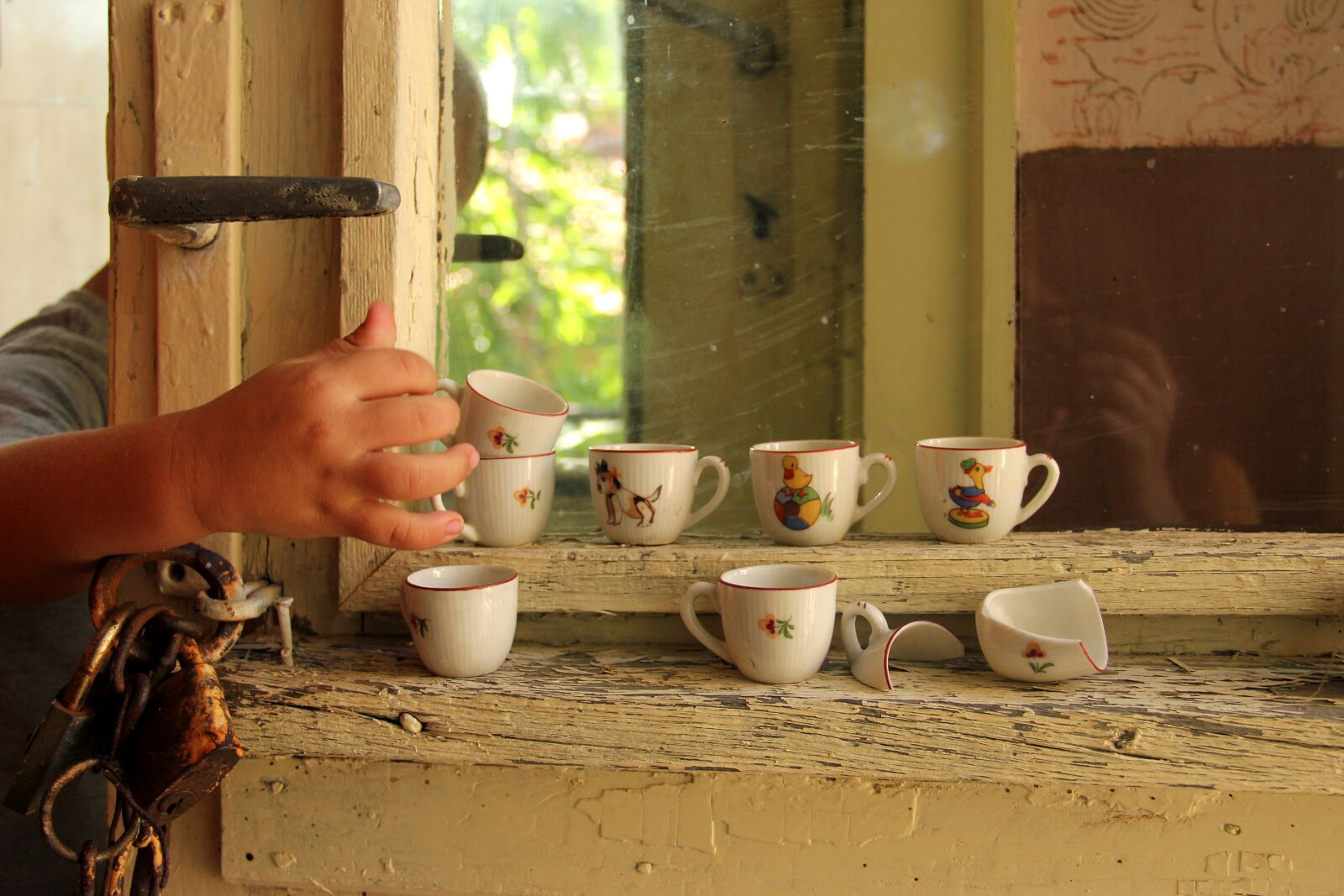Canon EOS 550D (EOS Rebel T2i / EOS Kiss X4) sample photo. Cup, child, duck photography