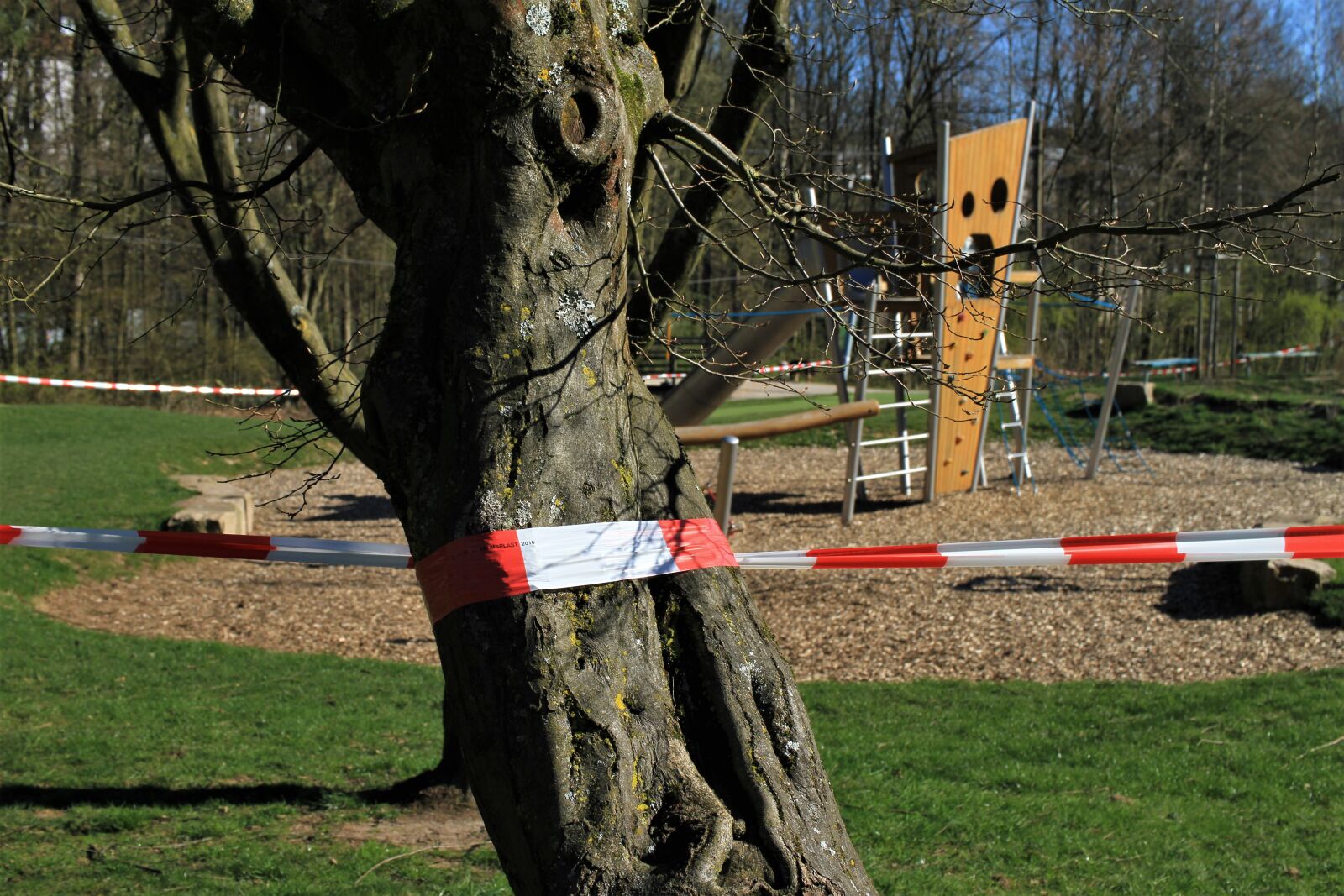 Canon EOS 7D sample photo. Barrier, corona, fluttering ribbon photography