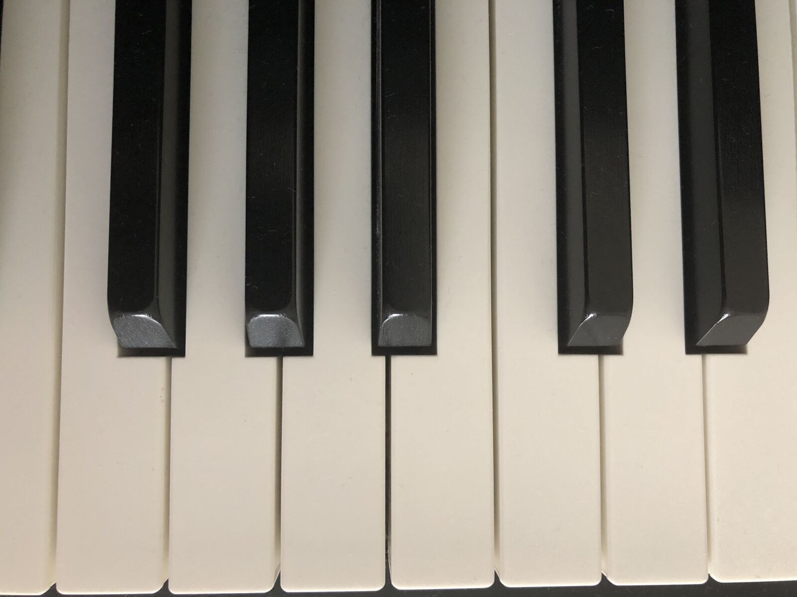 Apple iPhone 8 Plus sample photo. Piano, music, keys photography
