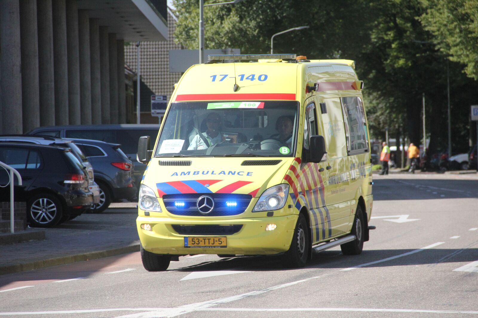 Canon EOS 550D (EOS Rebel T2i / EOS Kiss X4) sample photo. Amnulance, medical care, sittard photography
