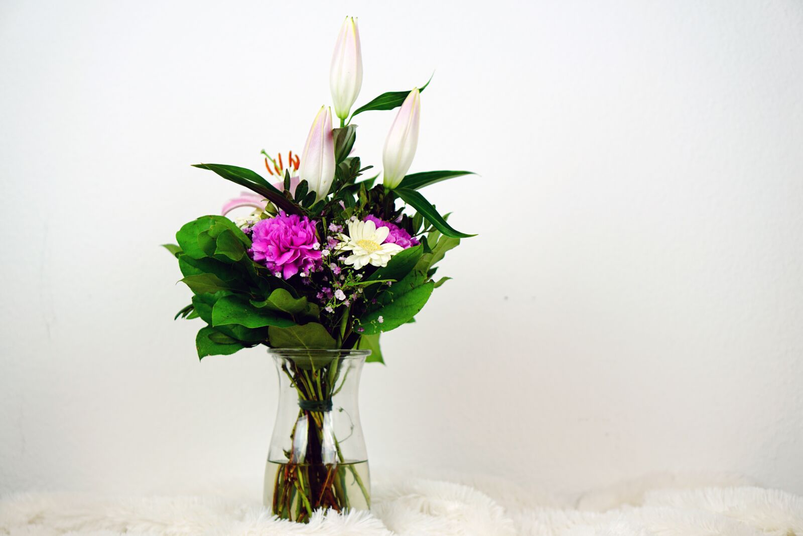 E 50mm F1.8 OSS sample photo. Flowers, bouquet, pink photography