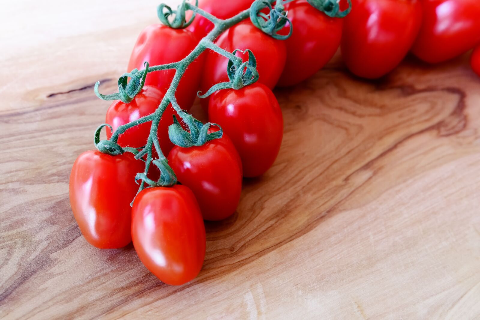 Canon EOS 5D Mark IV + Canon EF 24-70mm F4L IS USM sample photo. Cherry tomatoes, date, tomato photography