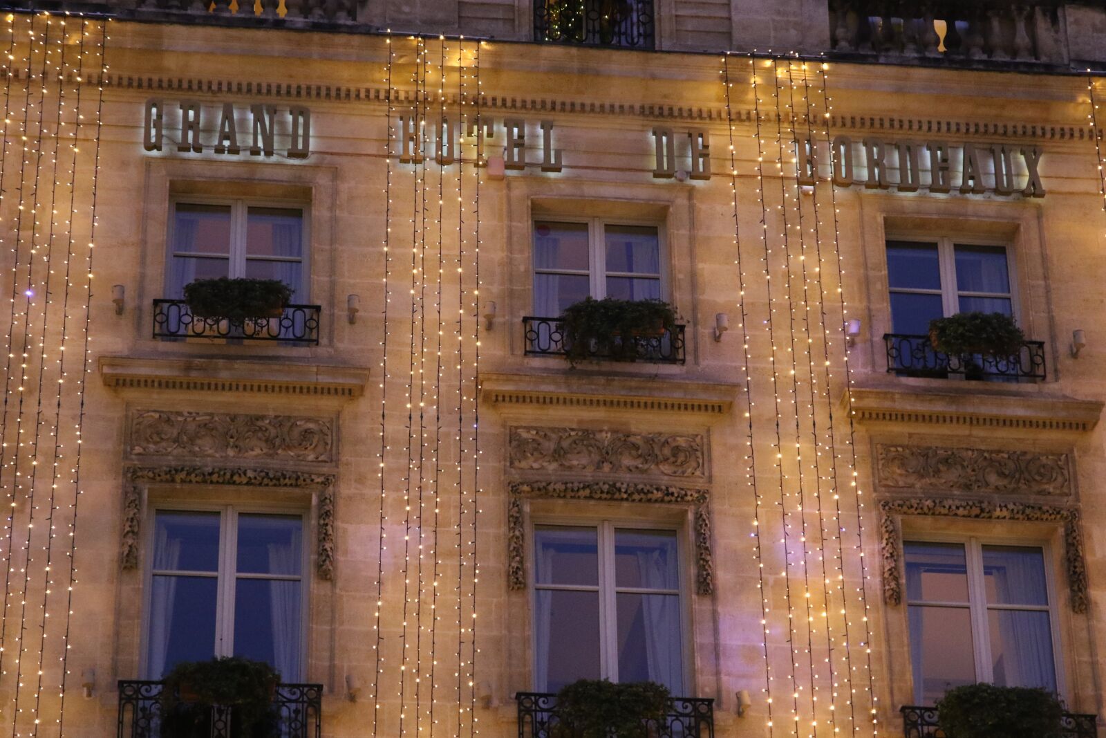 Canon EOS 7D Mark II sample photo. Bordeaux, grand hotel de photography