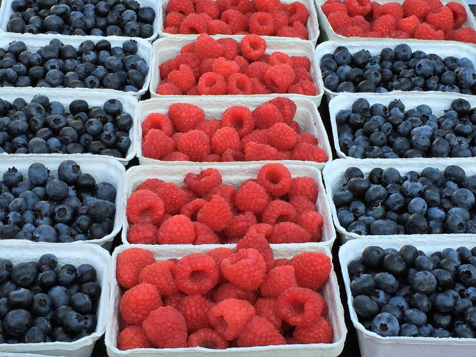 Apple iPhone 6 sample photo. Raspberries, blueberries, healthy photography