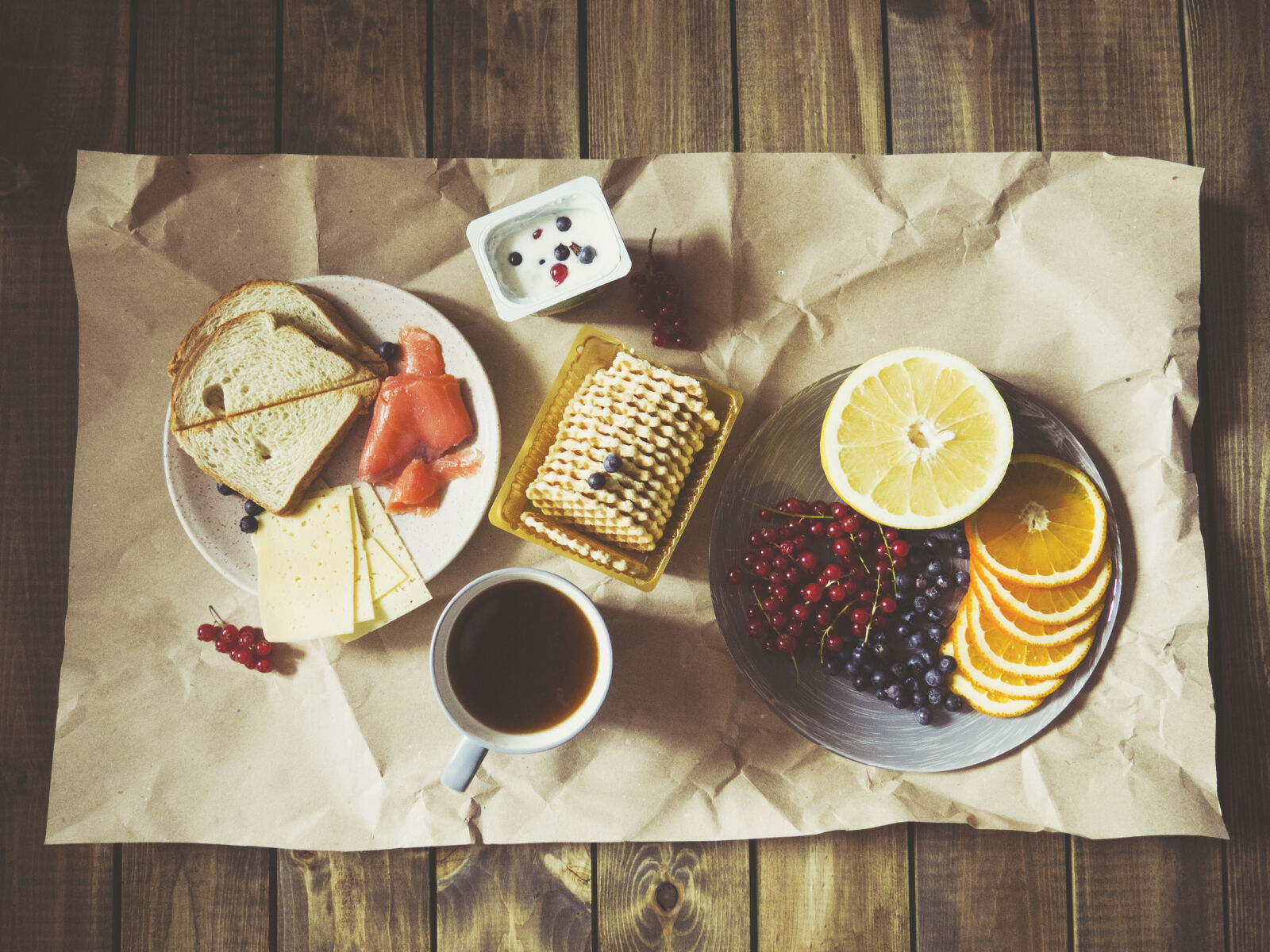 Olympus OM-D E-M10 II sample photo. Bread, food, wood, coffee photography