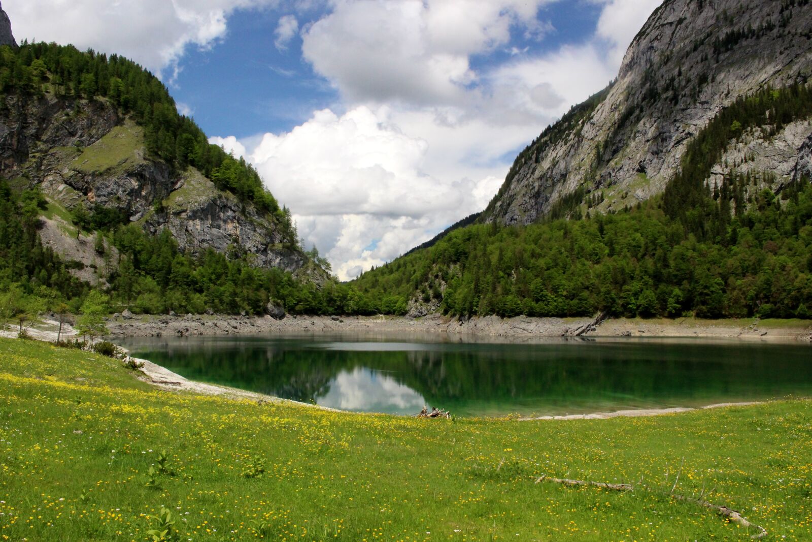 Canon EOS 100D (EOS Rebel SL1 / EOS Kiss X7) sample photo. Mountains, lake, hiking photography